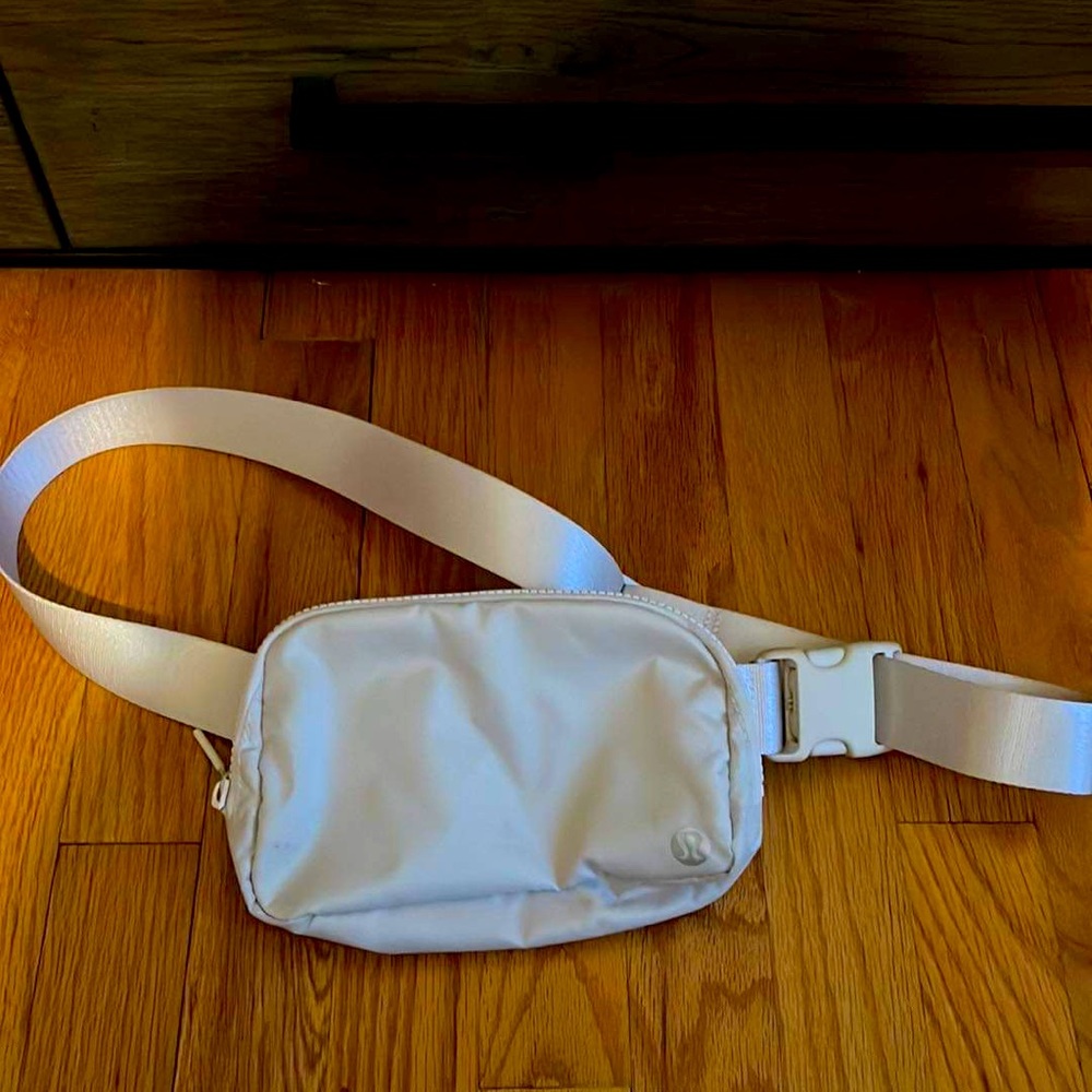 White Lululemon Belt Bag - Brand New